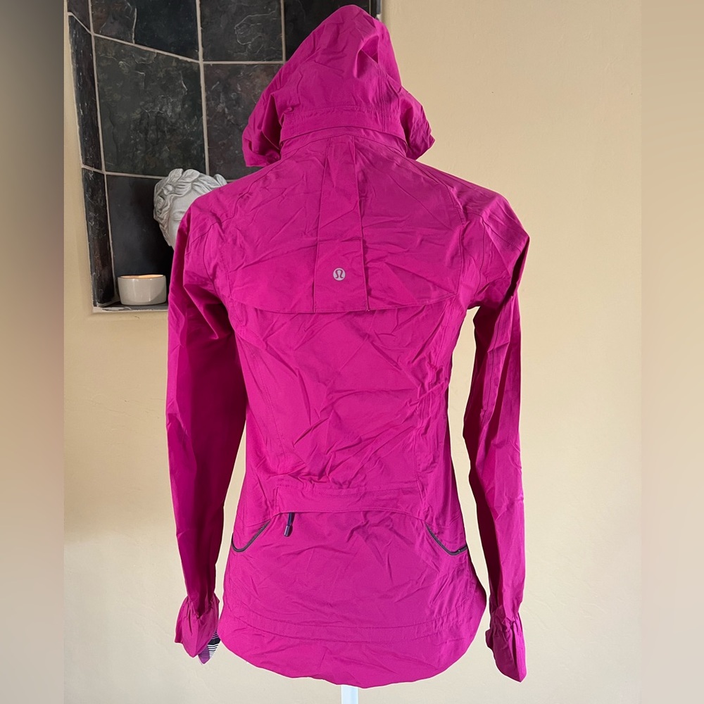 Lululemon Running Nylon Jacket Size 4 - image 2